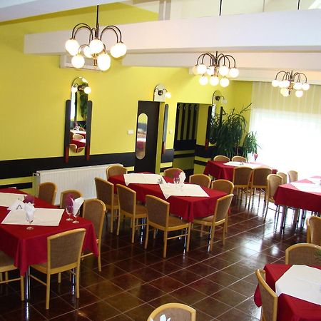 Lazar Pension & Restaurant Георгени Екстериор снимка