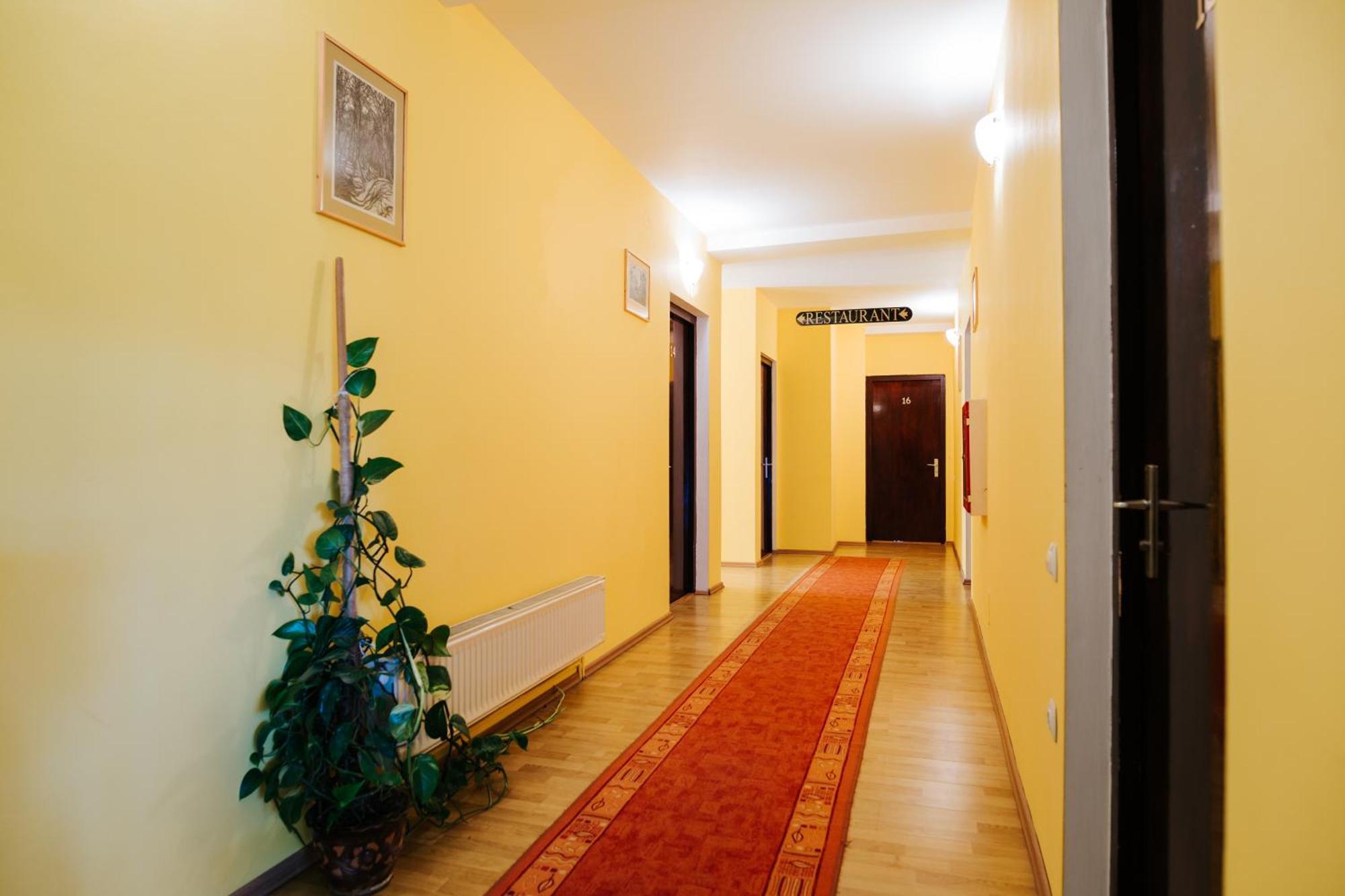 Lazar Pension & Restaurant Георгени Екстериор снимка