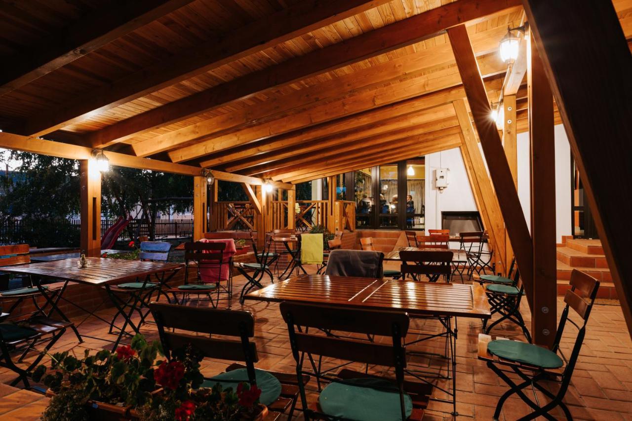 Lazar Pension & Restaurant Георгени Екстериор снимка