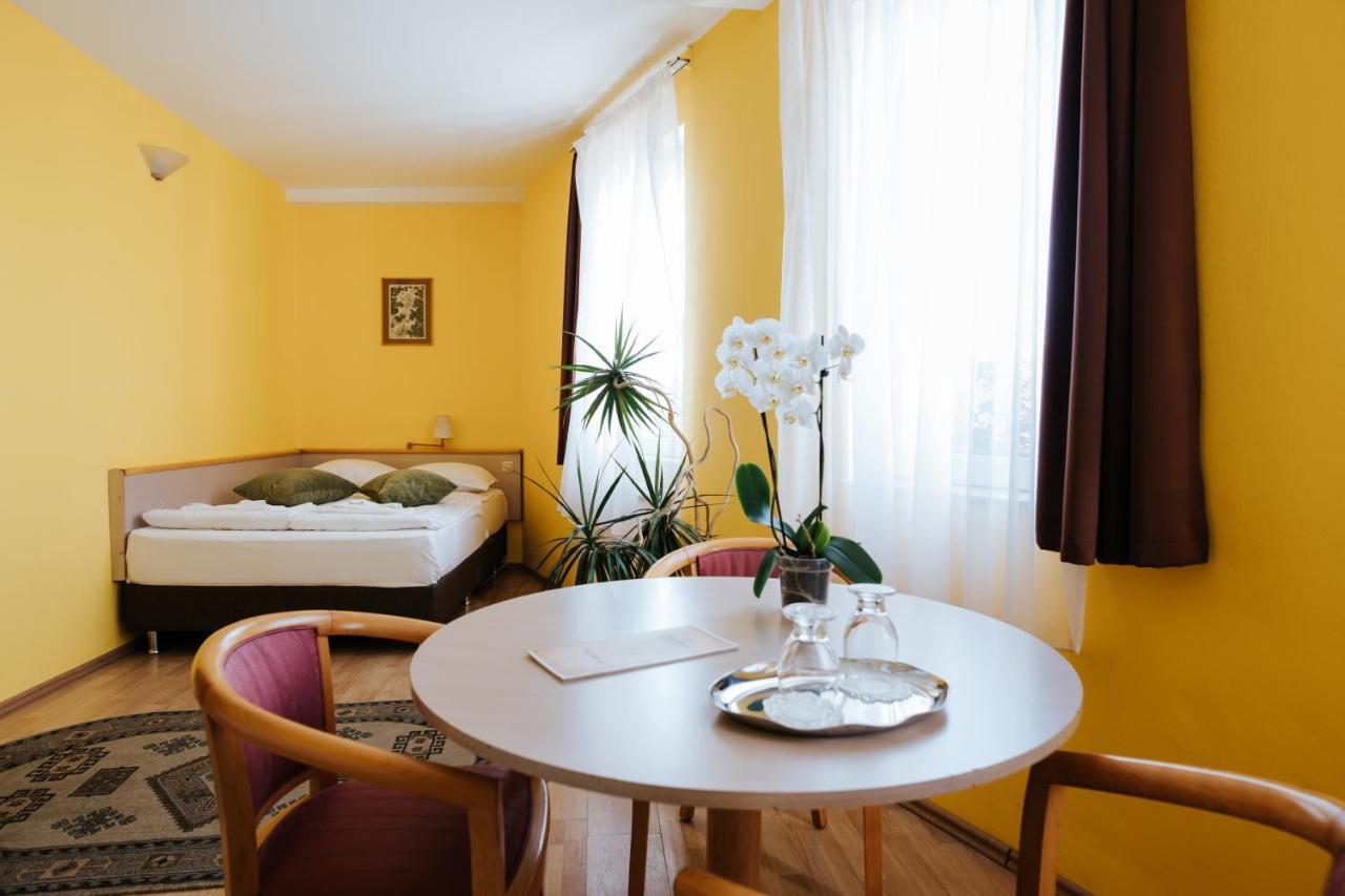 Lazar Pension & Restaurant Георгени Екстериор снимка