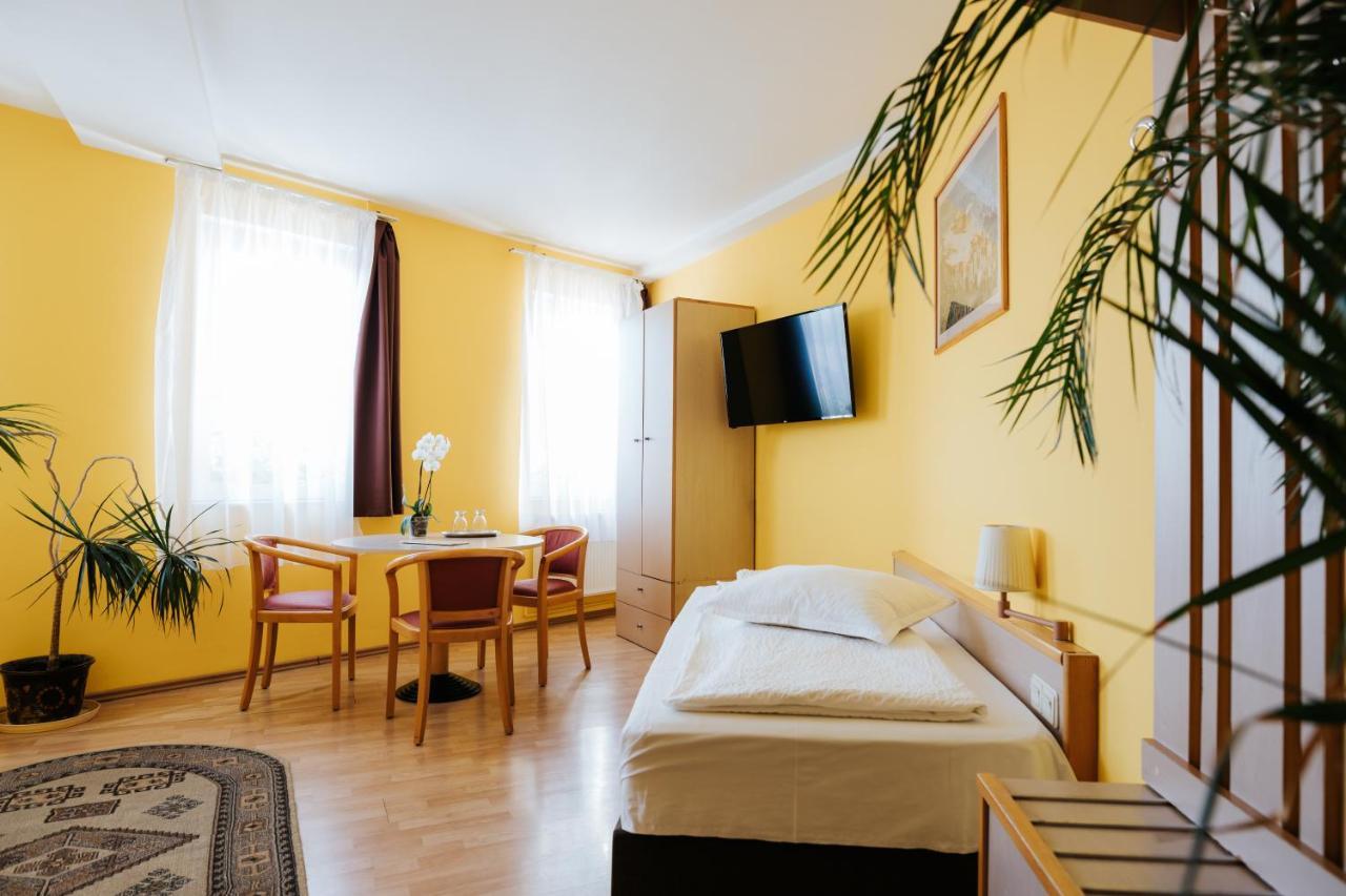 Lazar Pension & Restaurant Георгени Екстериор снимка
